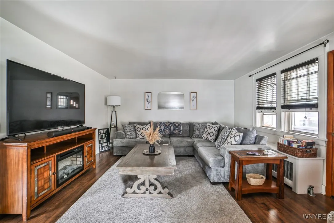 572 Beach Road, Cheektowaga, New York 14225, Cheektowaga, New York 14225, 4 Bedrooms Bedrooms, ,2 BathroomsBathrooms,Residential,For Sale,572 Beach Road, Cheektowaga, New York 14225,B1629462