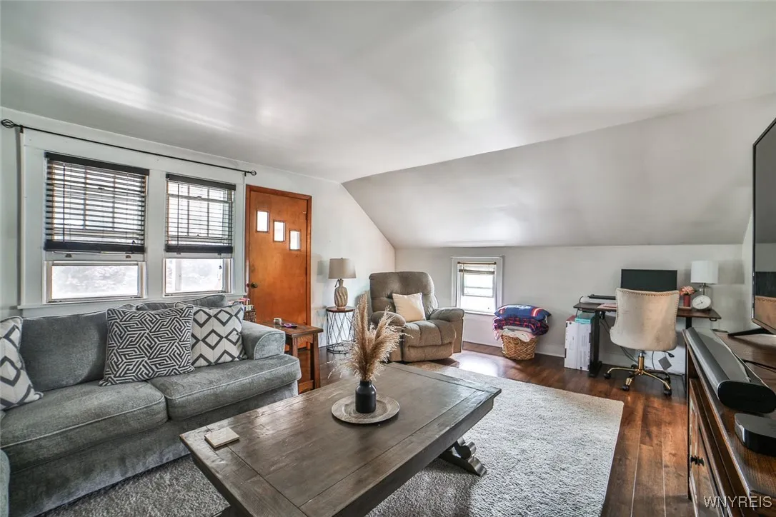 572 Beach Road, Cheektowaga, New York 14225, Cheektowaga, New York 14225, 4 Bedrooms Bedrooms, ,2 BathroomsBathrooms,Residential,For Sale,572 Beach Road, Cheektowaga, New York 14225,B1629462