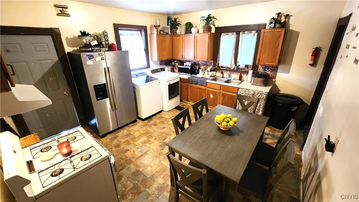 140 Groton Avenue, Cortland, New York 13045, Cortland, New York 13045, 6 Bedrooms Bedrooms, 14 Rooms Rooms,2 BathroomsBathrooms,Residential,For Sale,140 Groton Avenue, Cortland, New York 13045,0,S1633396