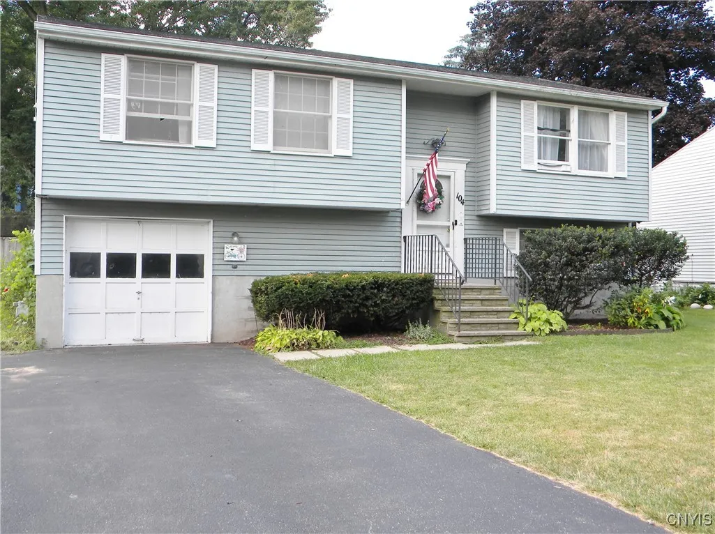 104 Seabreeze Drive, Salina, New York 13090, Salina, New York 13090, 3 Bedrooms Bedrooms, 7 Rooms Rooms,1 BathroomBathrooms,Residential,Closed,104 Seabreeze Drive, Salina, New York 13090,0,S1633186