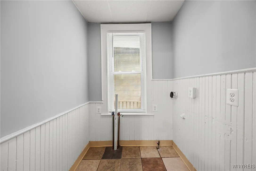 111 Gorton Street, Buffalo, New York 14207, Buffalo, New York 14207, 4 Bedrooms Bedrooms, 10 Rooms Rooms,1 BathroomBathrooms,Residential,For Sale,111 Gorton Street, Buffalo, New York 14207,0,B1631629