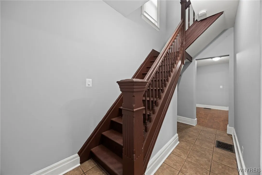 111 Gorton Street, Buffalo, New York 14207, Buffalo, New York 14207, 4 Bedrooms Bedrooms, 10 Rooms Rooms,1 BathroomBathrooms,Residential,For Sale,111 Gorton Street, Buffalo, New York 14207,0,B1631629