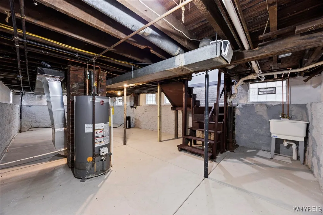 111 Gorton Street, Buffalo, New York 14207, Buffalo, New York 14207, 4 Bedrooms Bedrooms, 10 Rooms Rooms,1 BathroomBathrooms,Residential,For Sale,111 Gorton Street, Buffalo, New York 14207,0,B1631629