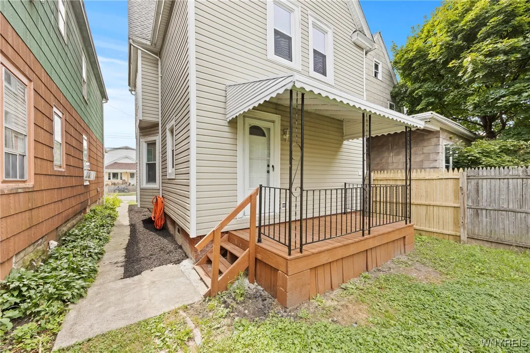 111 Gorton Street, Buffalo, New York 14207, Buffalo, New York 14207, 4 Bedrooms Bedrooms, 10 Rooms Rooms,1 BathroomBathrooms,Residential,For Sale,111 Gorton Street, Buffalo, New York 14207,0,B1631629