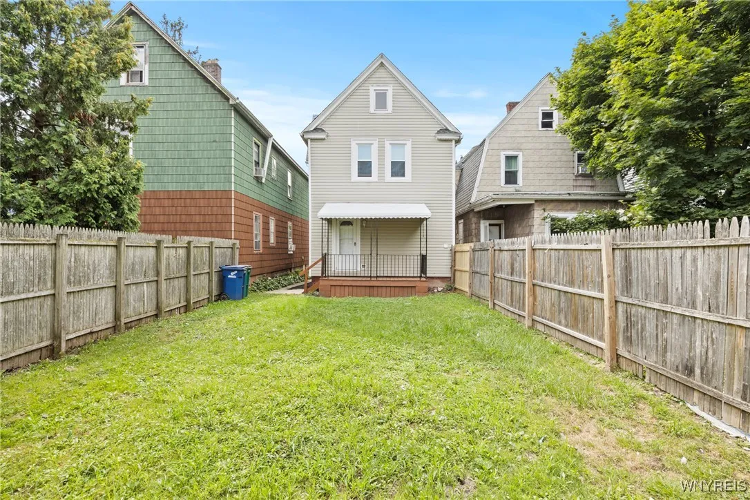 111 Gorton Street, Buffalo, New York 14207, Buffalo, New York 14207, 4 Bedrooms Bedrooms, 10 Rooms Rooms,1 BathroomBathrooms,Residential,For Sale,111 Gorton Street, Buffalo, New York 14207,0,B1631629