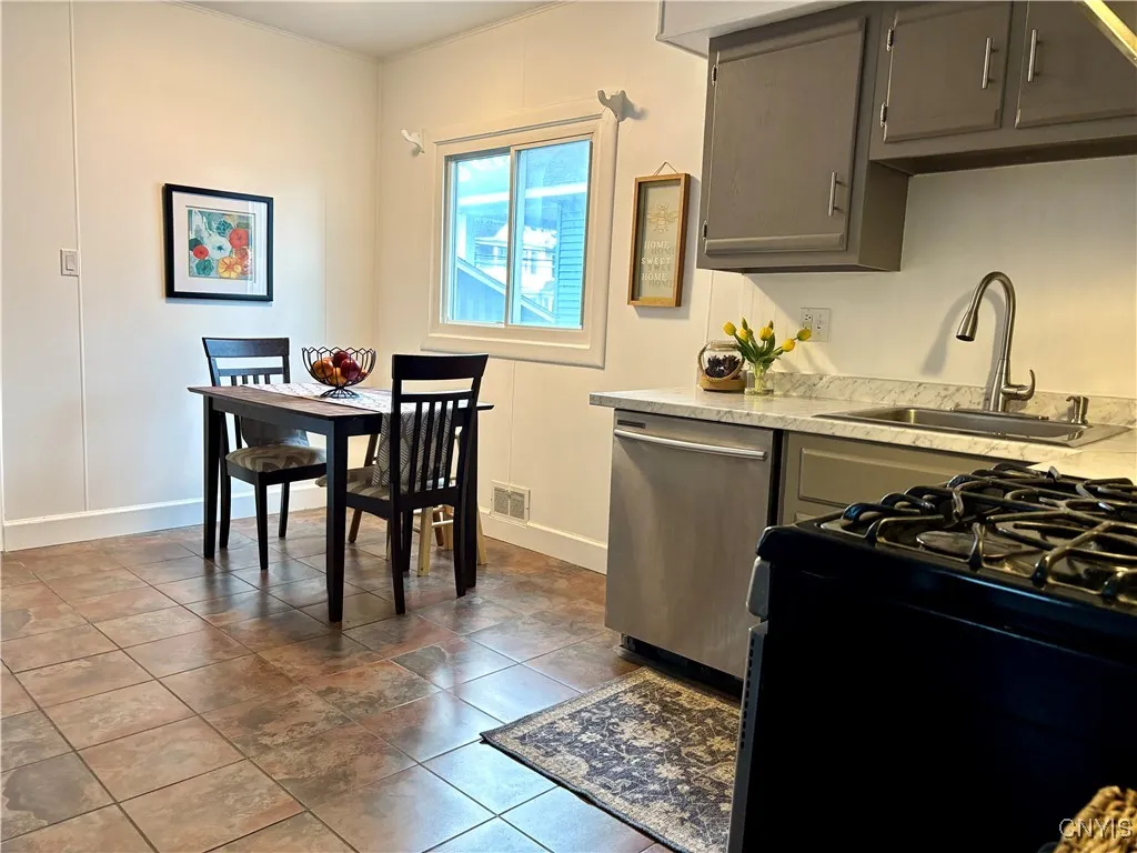 103 Riverside Drive, Utica, New York 13502, Utica, New York 13502, 3 Bedrooms Bedrooms, 10 Rooms Rooms,1 BathroomBathrooms,Residential,Closed,103 Riverside Drive, Utica, New York 13502,0,S1633258