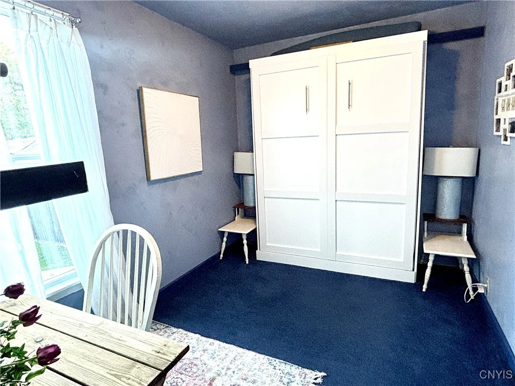 murphy bed conveys with prop-