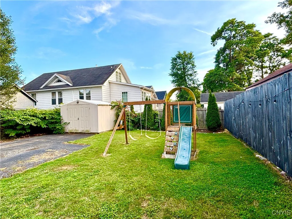 103 Riverside Drive, Utica, New York 13502, Utica, New York 13502, 3 Bedrooms Bedrooms, 10 Rooms Rooms,1 BathroomBathrooms,Residential,Closed,103 Riverside Drive, Utica, New York 13502,0,S1633258