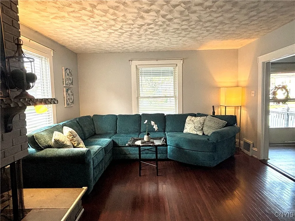 103 Riverside Drive, Utica, New York 13502, Utica, New York 13502, 3 Bedrooms Bedrooms, 10 Rooms Rooms,1 BathroomBathrooms,Residential,Closed,103 Riverside Drive, Utica, New York 13502,0,S1633258