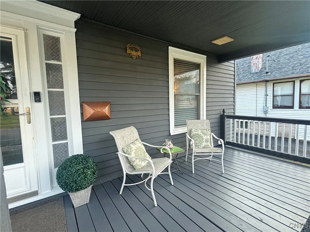 Spacious welcoming front porch -new paint & skirting