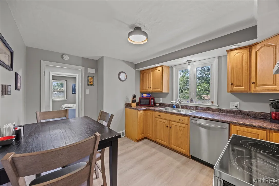 166 Boncroft Drive, West Seneca, New York 14224, West Seneca, New York 14224, 3 Bedrooms Bedrooms, ,2 BathroomsBathrooms,Residential,For Sale,166 Boncroft Drive, West Seneca, New York 14224,B1633389