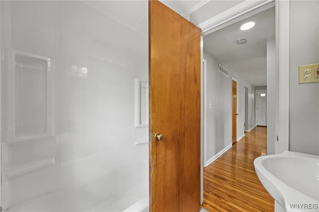 166 Boncroft Drive, West Seneca, New York 14224, West Seneca, New York 14224, 3 Bedrooms Bedrooms, ,2 BathroomsBathrooms,Residential,For Sale,166 Boncroft Drive, West Seneca, New York 14224,B1633389
