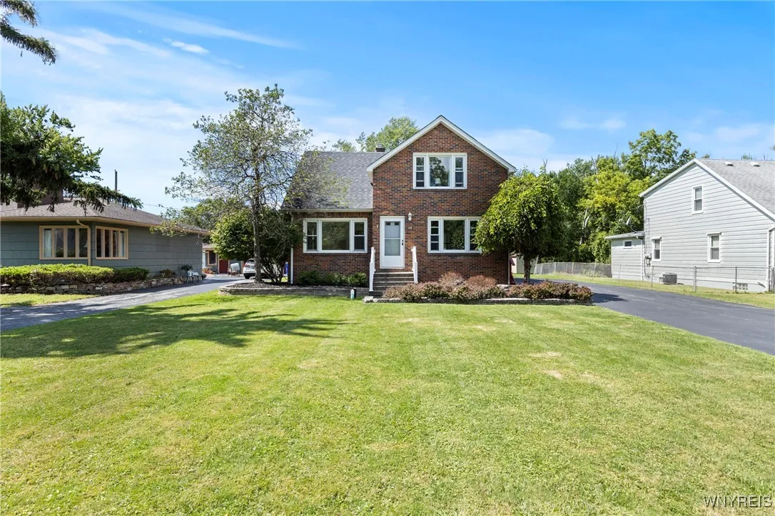 166 Boncroft Drive, West Seneca, New York 14224, West Seneca, New York 14224, 3 Bedrooms Bedrooms, ,2 BathroomsBathrooms,Residential,For Sale,166 Boncroft Drive, West Seneca, New York 14224,B1633389