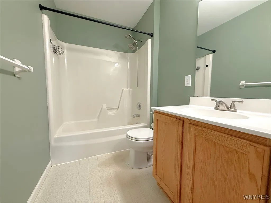 3481 Heatherwood Drive, Hamburg, New York 14075, Hamburg, New York 14075, 4 Bedrooms Bedrooms, 14 Rooms Rooms,2 BathroomsBathrooms,Residential,For Sale,3481 Heatherwood Drive, Hamburg, New York 14075,B1633155