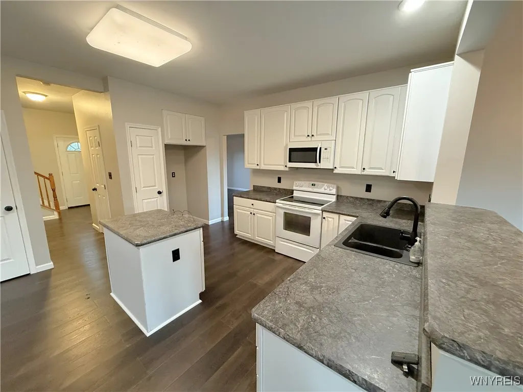 3481 Heatherwood Drive, Hamburg, New York 14075, Hamburg, New York 14075, 4 Bedrooms Bedrooms, 14 Rooms Rooms,2 BathroomsBathrooms,Residential,For Sale,3481 Heatherwood Drive, Hamburg, New York 14075,B1633155