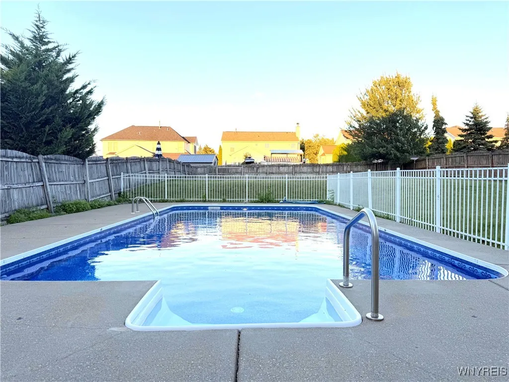 3481 Heatherwood Drive, Hamburg, New York 14075, Hamburg, New York 14075, 4 Bedrooms Bedrooms, 14 Rooms Rooms,2 BathroomsBathrooms,Residential,For Sale,3481 Heatherwood Drive, Hamburg, New York 14075,B1633155