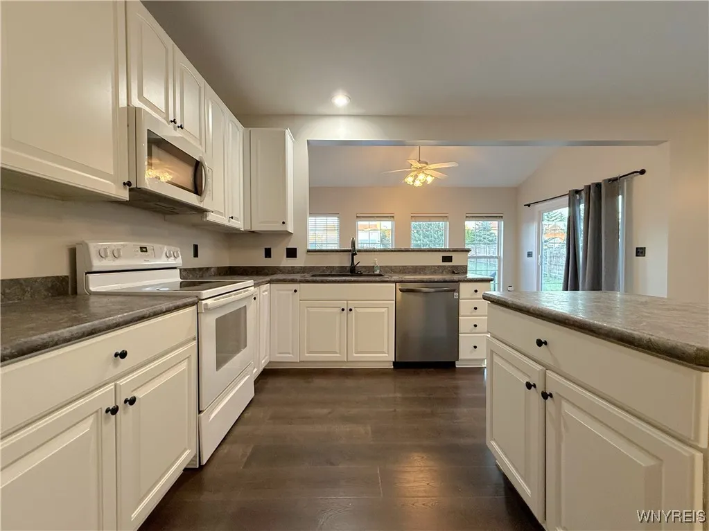 3481 Heatherwood Drive, Hamburg, New York 14075, Hamburg, New York 14075, 4 Bedrooms Bedrooms, 14 Rooms Rooms,2 BathroomsBathrooms,Residential,For Sale,3481 Heatherwood Drive, Hamburg, New York 14075,B1633155