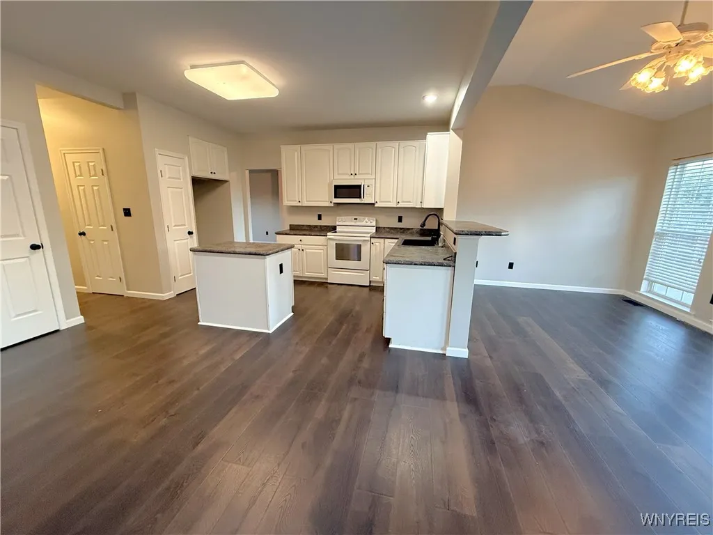 3481 Heatherwood Drive, Hamburg, New York 14075, Hamburg, New York 14075, 4 Bedrooms Bedrooms, 14 Rooms Rooms,2 BathroomsBathrooms,Residential,For Sale,3481 Heatherwood Drive, Hamburg, New York 14075,B1633155
