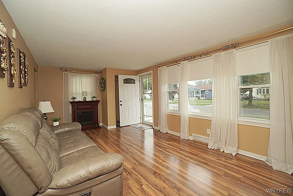 25 Bellinger Drive, Tonawanda, New York 14150, Tonawanda, New York 14150, 3 Bedrooms Bedrooms, 5 Rooms Rooms,1 BathroomBathrooms,Residential,For Sale,25 Bellinger Drive, Tonawanda, New York 14150,B1633224