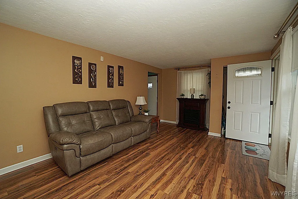 25 Bellinger Drive, Tonawanda, New York 14150, Tonawanda, New York 14150, 3 Bedrooms Bedrooms, 5 Rooms Rooms,1 BathroomBathrooms,Residential,For Sale,25 Bellinger Drive, Tonawanda, New York 14150,B1633224