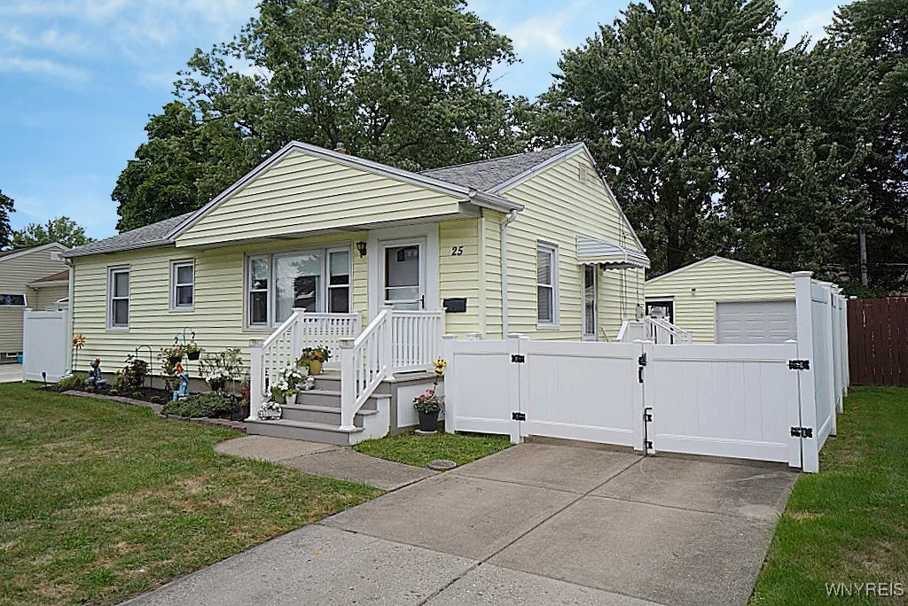 25 Bellinger Drive, Tonawanda, New York 14150, Tonawanda, New York 14150, 3 Bedrooms Bedrooms, 5 Rooms Rooms,1 BathroomBathrooms,Residential,For Sale,25 Bellinger Drive, Tonawanda, New York 14150,B1633224