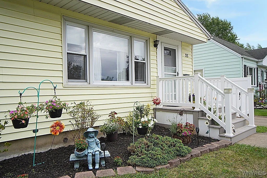 25 Bellinger Drive, Tonawanda, New York 14150, Tonawanda, New York 14150, 3 Bedrooms Bedrooms, 5 Rooms Rooms,1 BathroomBathrooms,Residential,For Sale,25 Bellinger Drive, Tonawanda, New York 14150,B1633224