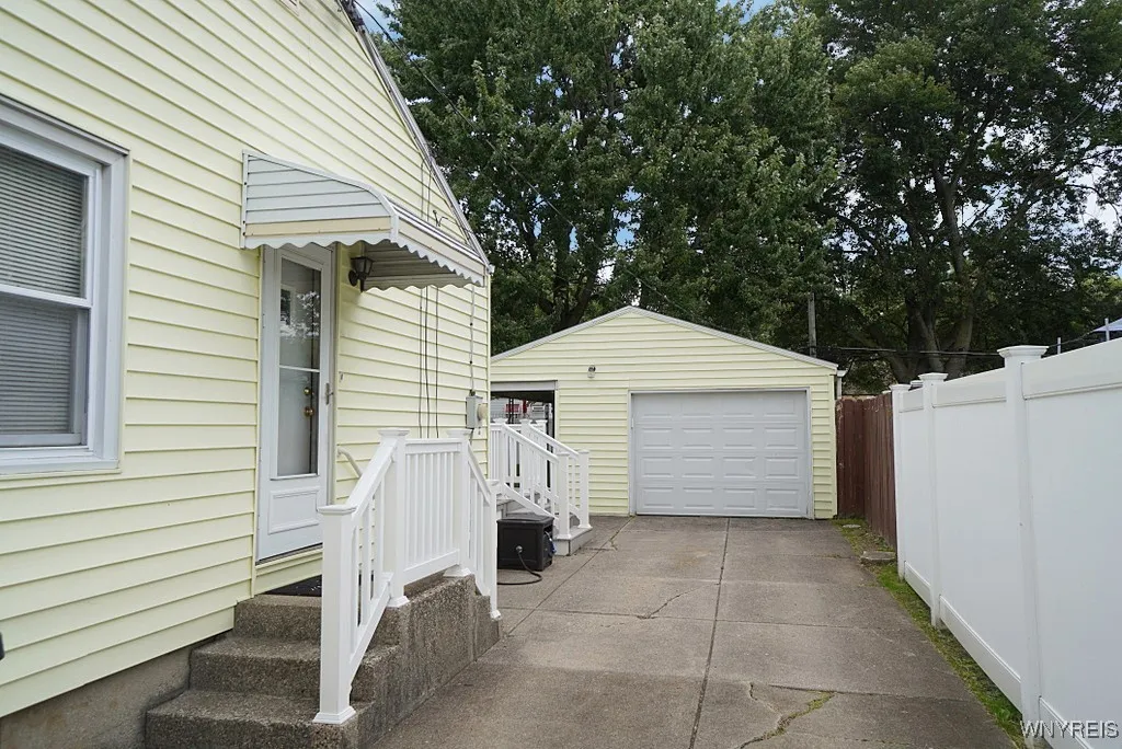 25 Bellinger Drive, Tonawanda, New York 14150, Tonawanda, New York 14150, 3 Bedrooms Bedrooms, 5 Rooms Rooms,1 BathroomBathrooms,Residential,For Sale,25 Bellinger Drive, Tonawanda, New York 14150,B1633224