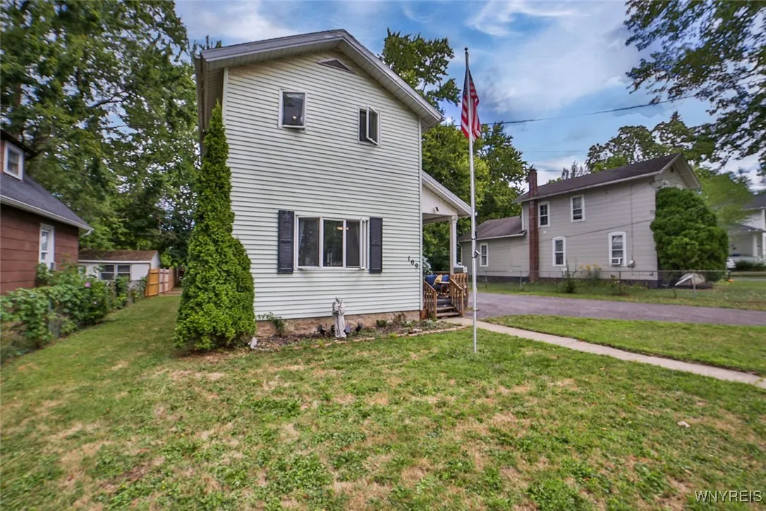 109 Minard Street, Lockport City, New York 14094, Lockport City, New York 14094, 3 Bedrooms Bedrooms, 7 Rooms Rooms,2 BathroomsBathrooms,Residential,For Sale,109 Minard Street, Lockport City, New York 14094,B1633057