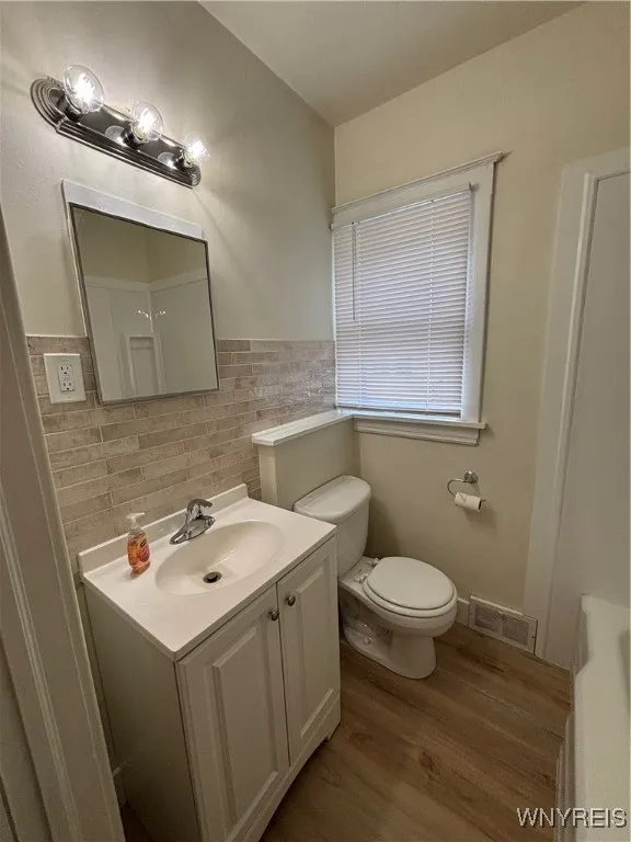 172 80th St, Niagara Falls, New York 14304, Niagara Falls, New York 14304, 2 Bedrooms Bedrooms, 6 Rooms Rooms,1 BathroomBathrooms,Residential,For Sale,172 80th St, Niagara Falls, New York 14304,B1633403