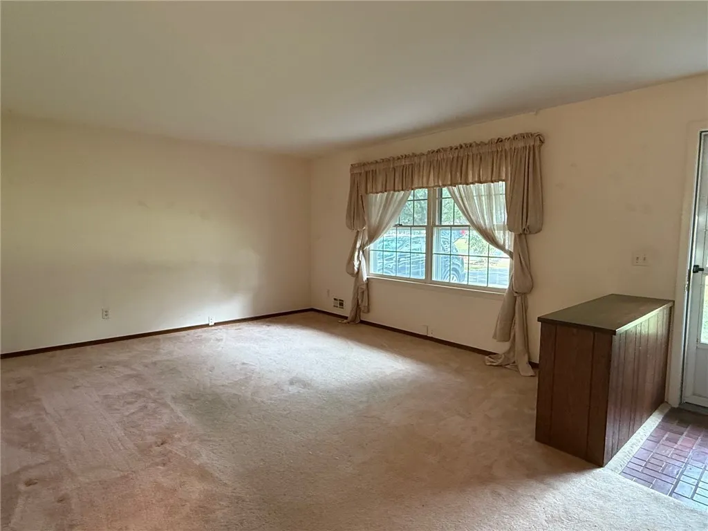 14 Watch Hill Drive, Chili, New York 14624, Chili, New York 14624, 4 Bedrooms Bedrooms, 8 Rooms Rooms,1 BathroomBathrooms,Residential,For Sale,14 Watch Hill Drive, Chili, New York 14624,R1632821