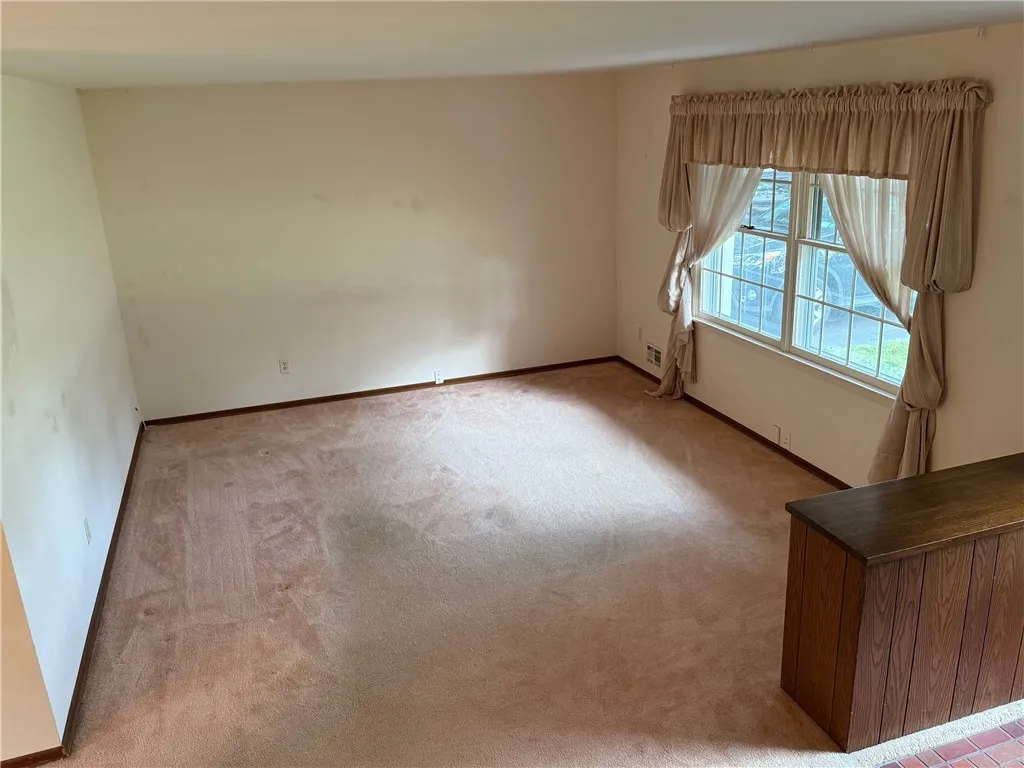 14 Watch Hill Drive, Chili, New York 14624, Chili, New York 14624, 4 Bedrooms Bedrooms, 8 Rooms Rooms,1 BathroomBathrooms,Residential,For Sale,14 Watch Hill Drive, Chili, New York 14624,R1632821