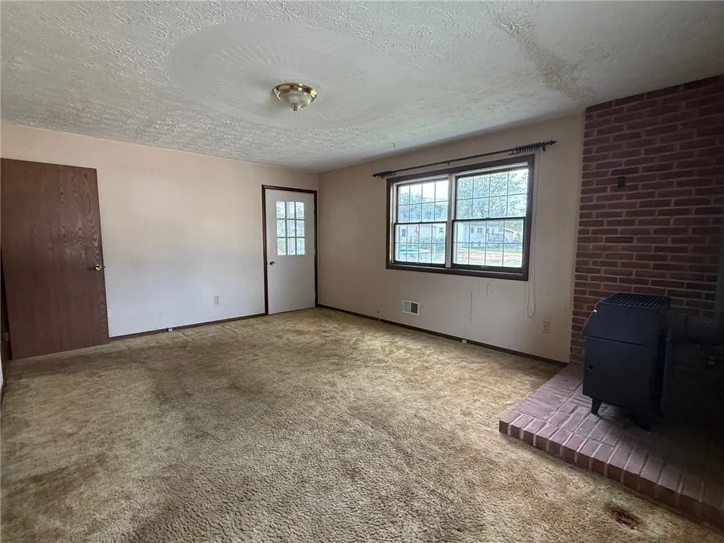 Spacious flex room off kitchen, possible 'inlaw' or 'at home office'