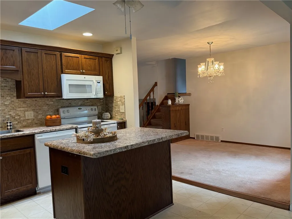 14 Watch Hill Drive, Chili, New York 14624, Chili, New York 14624, 4 Bedrooms Bedrooms, 8 Rooms Rooms,1 BathroomBathrooms,Residential,For Sale,14 Watch Hill Drive, Chili, New York 14624,R1632821