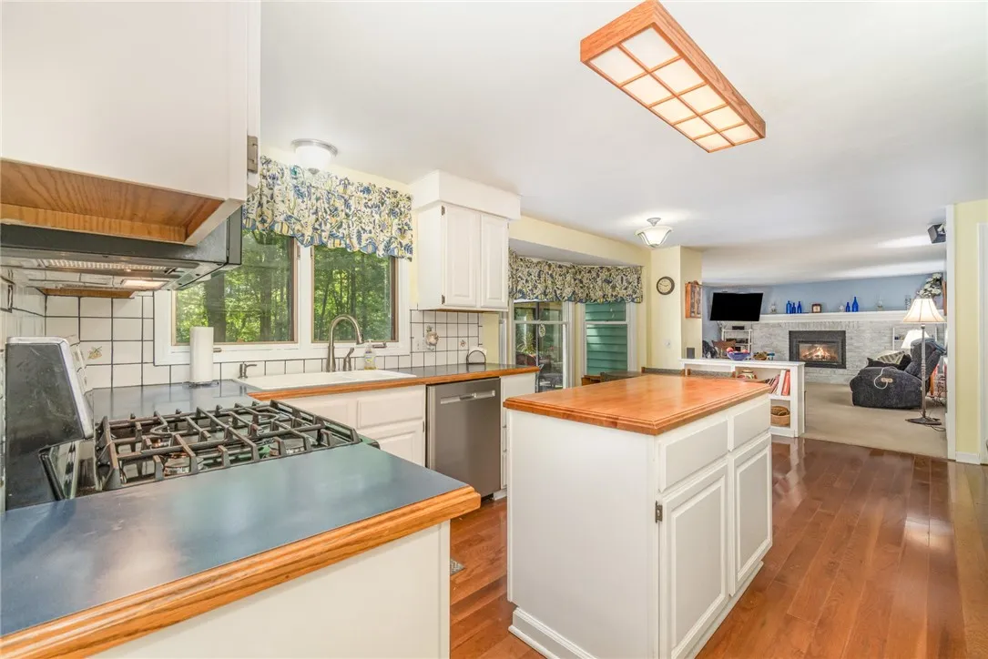 8815 Wandering Way, Lysander, New York 13027, Lysander, New York 13027, 4 Bedrooms Bedrooms, 9 Rooms Rooms,2 BathroomsBathrooms,Residential,For Sale,8815 Wandering Way, Lysander, New York 13027,R1633002