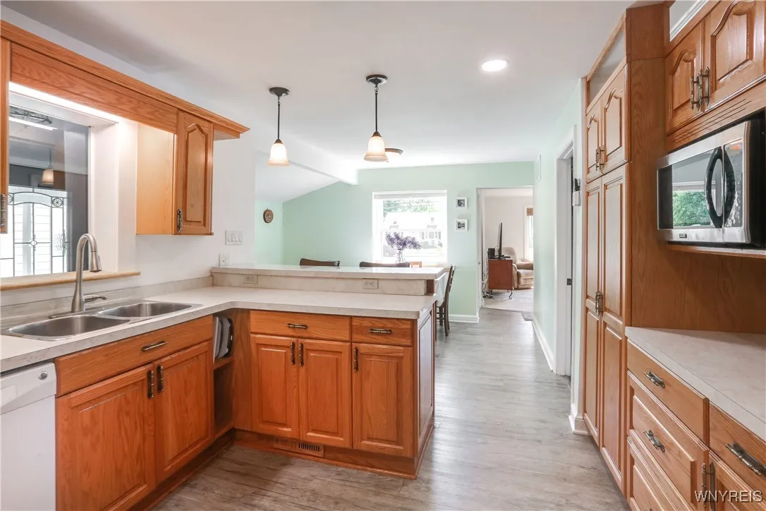706 Longmeadow Road, Amherst, New York 14226, Amherst, New York 14226, 2 Bedrooms Bedrooms, 5 Rooms Rooms,1 BathroomBathrooms,Residential,For Sale,706 Longmeadow Road, Amherst, New York 14226,B1633066
