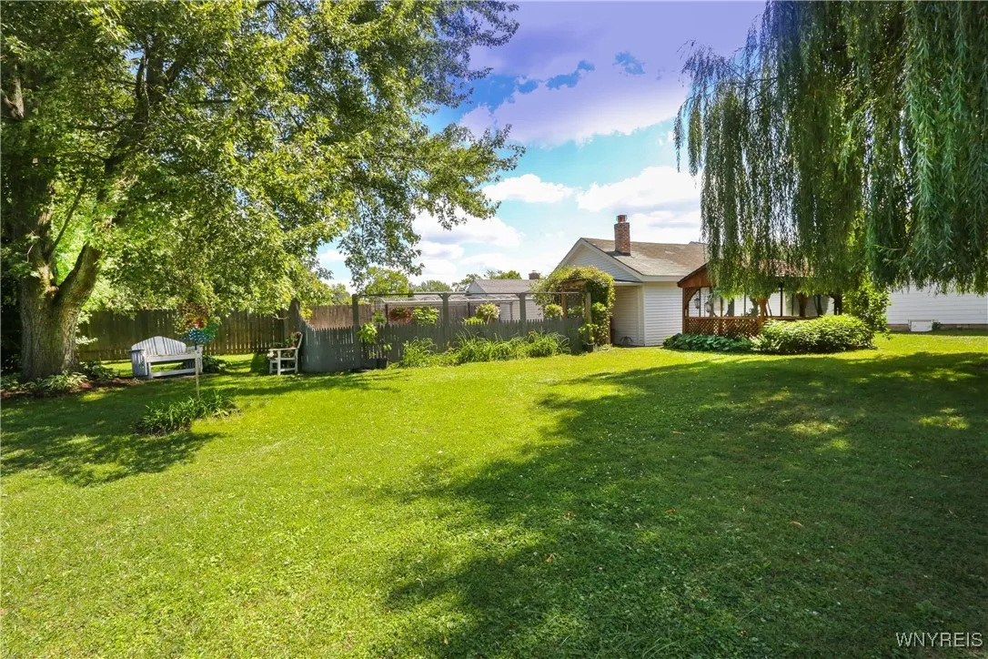 706 Longmeadow Road, Amherst, New York 14226, Amherst, New York 14226, 2 Bedrooms Bedrooms, 5 Rooms Rooms,1 BathroomBathrooms,Residential,For Sale,706 Longmeadow Road, Amherst, New York 14226,B1633066