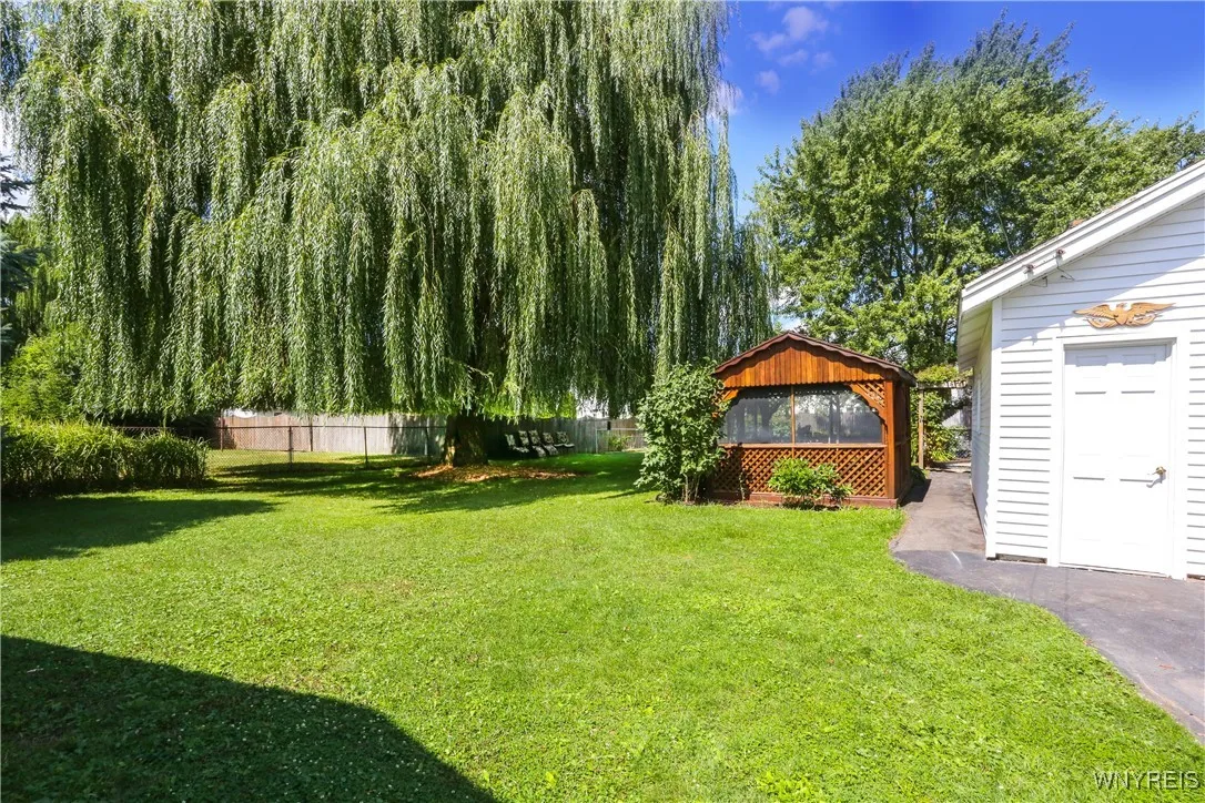 706 Longmeadow Road, Amherst, New York 14226, Amherst, New York 14226, 2 Bedrooms Bedrooms, 5 Rooms Rooms,1 BathroomBathrooms,Residential,For Sale,706 Longmeadow Road, Amherst, New York 14226,B1633066
