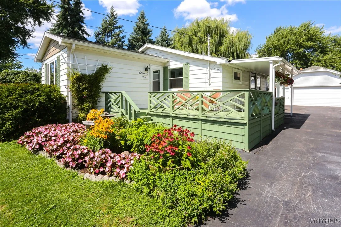 706 Longmeadow Road, Amherst, New York 14226, Amherst, New York 14226, 2 Bedrooms Bedrooms, 5 Rooms Rooms,1 BathroomBathrooms,Residential,For Sale,706 Longmeadow Road, Amherst, New York 14226,B1633066