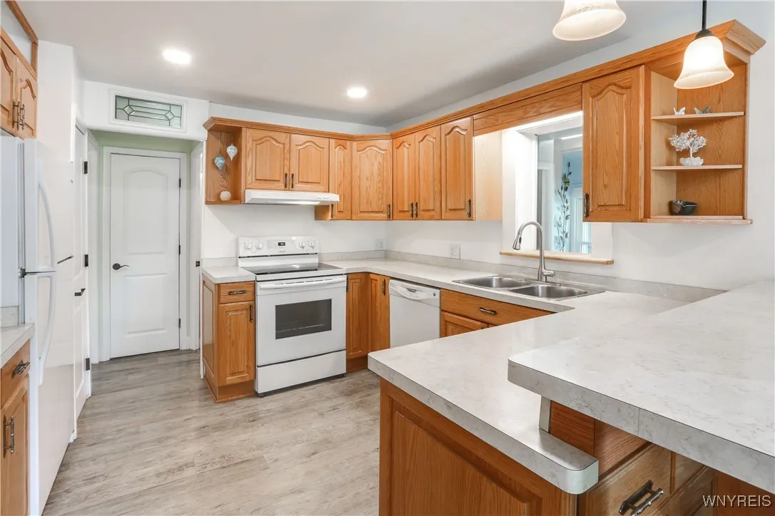 706 Longmeadow Road, Amherst, New York 14226, Amherst, New York 14226, 2 Bedrooms Bedrooms, 5 Rooms Rooms,1 BathroomBathrooms,Residential,For Sale,706 Longmeadow Road, Amherst, New York 14226,B1633066