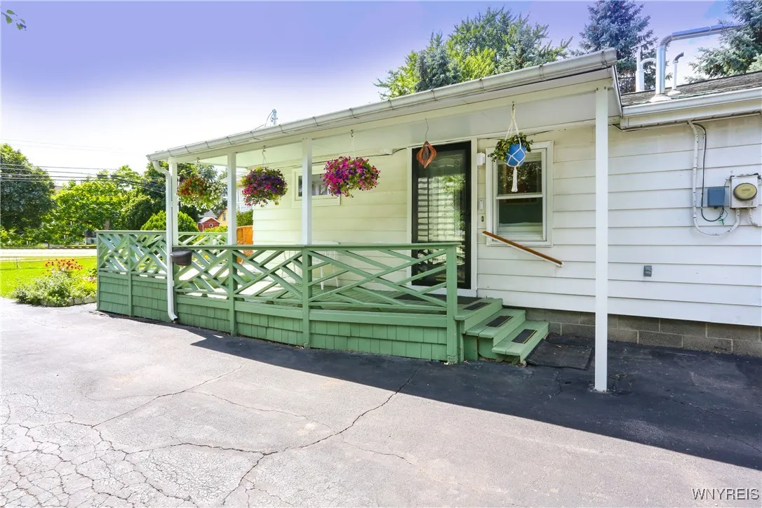 706 Longmeadow Road, Amherst, New York 14226, Amherst, New York 14226, 2 Bedrooms Bedrooms, 5 Rooms Rooms,1 BathroomBathrooms,Residential,For Sale,706 Longmeadow Road, Amherst, New York 14226,B1633066