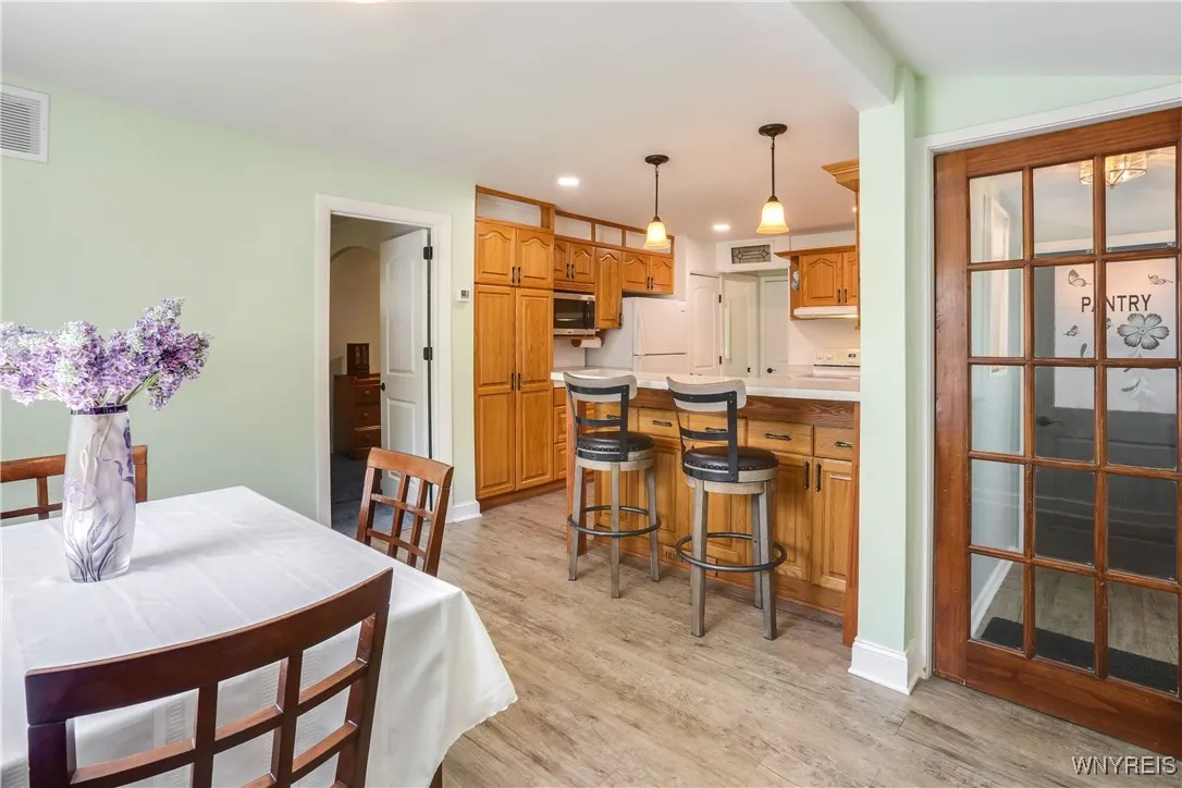 706 Longmeadow Road, Amherst, New York 14226, Amherst, New York 14226, 2 Bedrooms Bedrooms, 5 Rooms Rooms,1 BathroomBathrooms,Residential,For Sale,706 Longmeadow Road, Amherst, New York 14226,B1633066