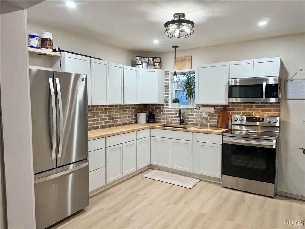 68 East 11th Street, Oswego, New York 13126, Oswego, New York 13126, 3 Bedrooms Bedrooms, 5 Rooms Rooms,1 BathroomBathrooms,Residential,For Sale,68 East 11th Street, Oswego, New York 13126,0,S1633374