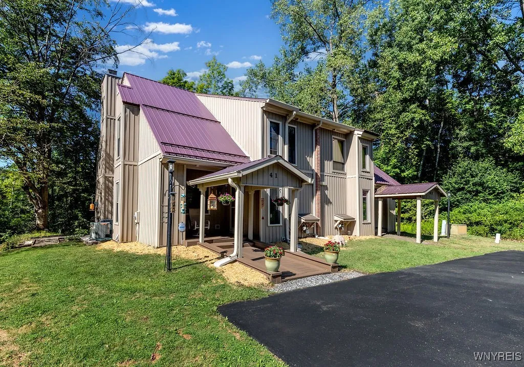 41 Ridgeview Lane, Concord, New York 14069, Concord, New York 14069, 3 Bedrooms Bedrooms, 7 Rooms Rooms,2 BathroomsBathrooms,Residential,For Sale,41 Ridgeview Lane, Concord, New York 14069,B1632784