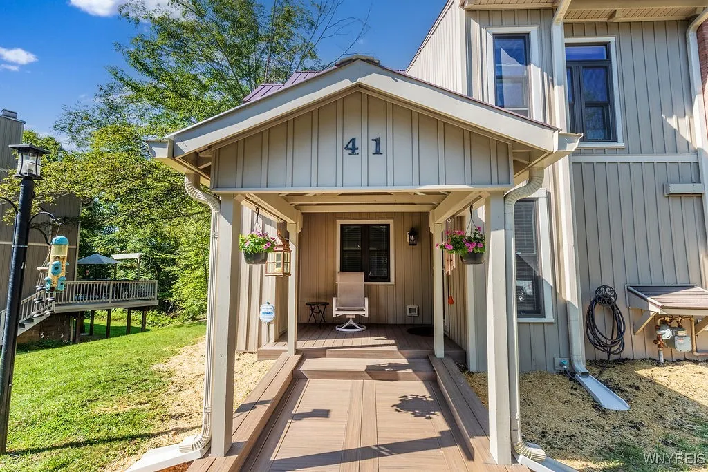 41 Ridgeview Lane, Concord, New York 14069, Concord, New York 14069, 3 Bedrooms Bedrooms, 7 Rooms Rooms,2 BathroomsBathrooms,Residential,Closed,41 Ridgeview Lane, Concord, New York 14069,0,B1632784