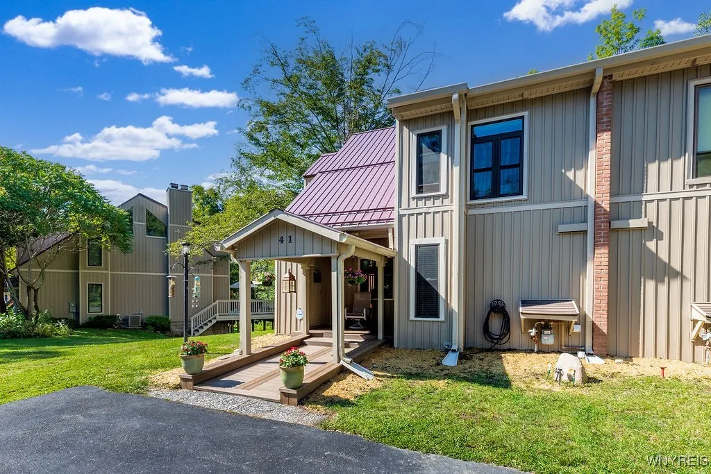 41 Ridgeview Lane, Concord, New York 14069, Concord, New York 14069, 3 Bedrooms Bedrooms, 7 Rooms Rooms,2 BathroomsBathrooms,Residential,For Sale,41 Ridgeview Lane, Concord, New York 14069,B1632784