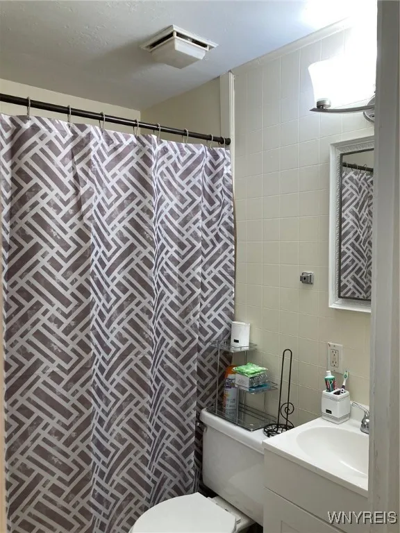 618 82nd Street, Niagara Falls, New York 14304, Niagara Falls, New York 14304, 4 Bedrooms Bedrooms, 7 Rooms Rooms,1 BathroomBathrooms,Residential,For Sale,618 82nd Street, Niagara Falls, New York 14304,0,B1633319