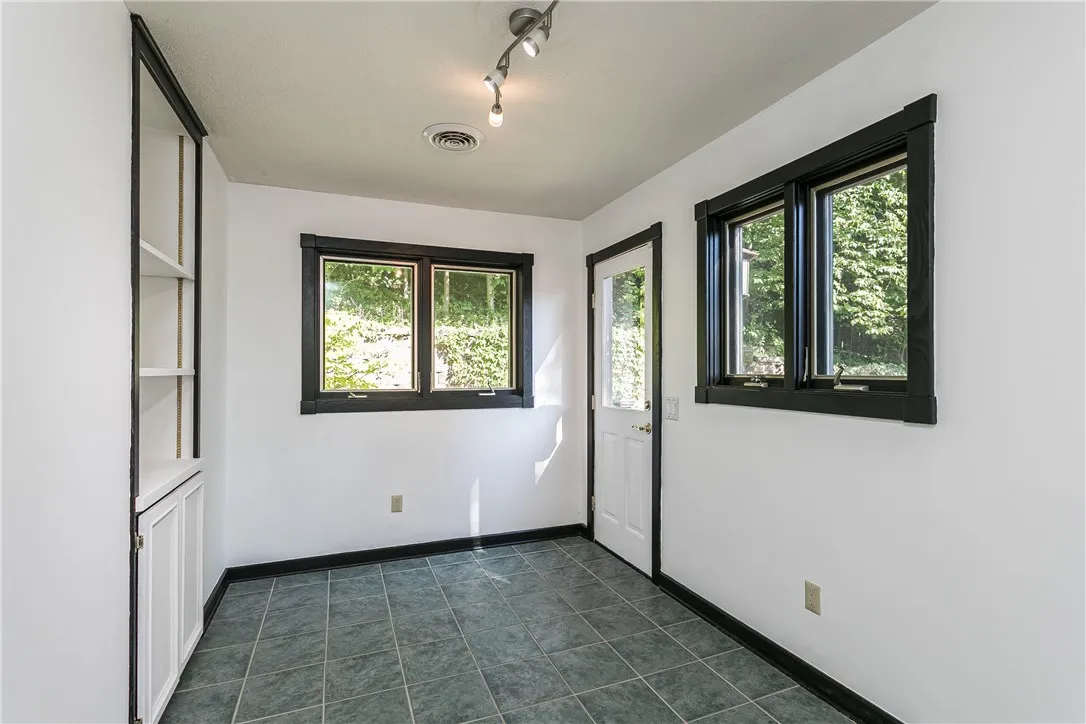 1335 Strong Road, Victor, New York 14564, Victor, New York 14564, 4 Bedrooms Bedrooms, 10 Rooms Rooms,2 BathroomsBathrooms,Residential,For Sale,1335 Strong Road, Victor, New York 14564,R1630986