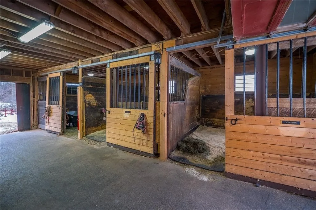 1335 Strong Road, Victor, New York 14564, Victor, New York 14564, 4 Bedrooms Bedrooms, 10 Rooms Rooms,2 BathroomsBathrooms,Residential,For Sale,1335 Strong Road, Victor, New York 14564,R1630986