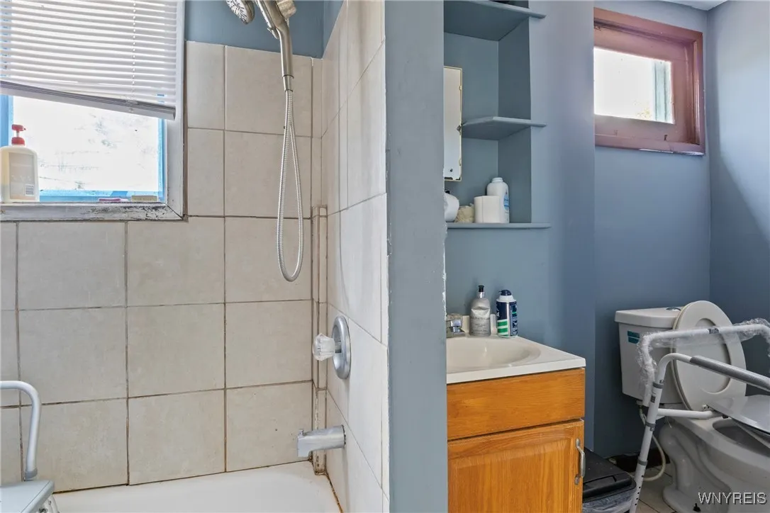 30 South Putnam Street W, Buffalo, New York 14213, Buffalo, New York 14213, 7 Bedrooms Bedrooms, ,3 BathroomsBathrooms,Residential,For Sale,30 South Putnam Street W, Buffalo, New York 14213,B1631921