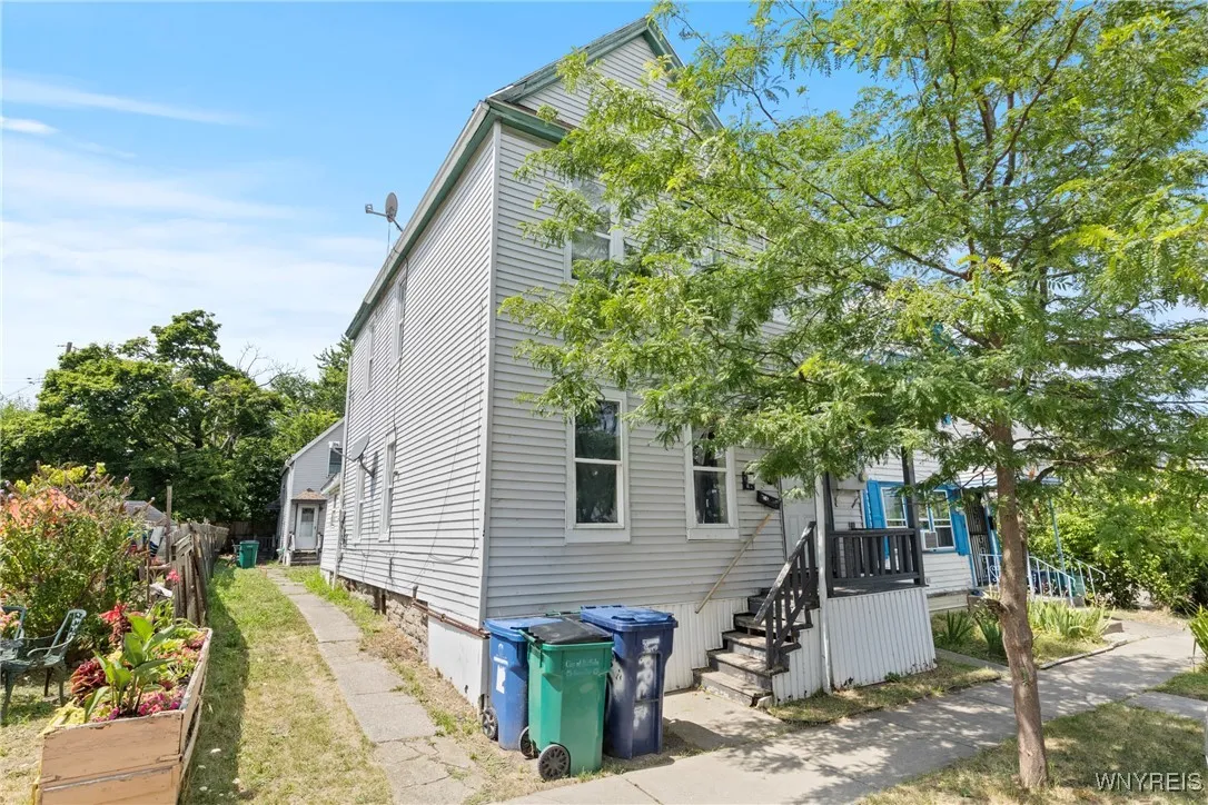 30 South Putnam Street W, Buffalo, New York 14213, Buffalo, New York 14213, 7 Bedrooms Bedrooms, ,3 BathroomsBathrooms,Residential,For Sale,30 South Putnam Street W, Buffalo, New York 14213,B1631921